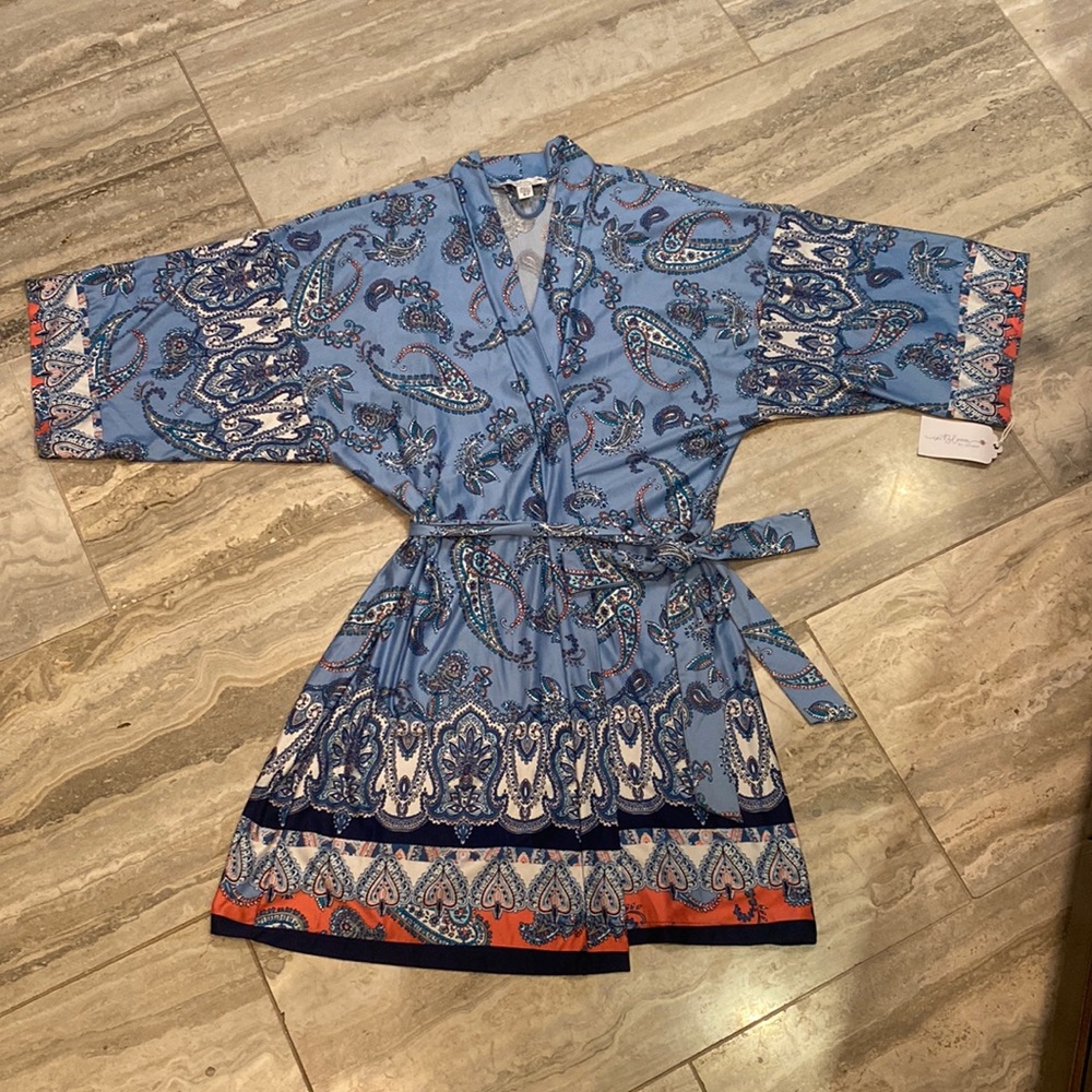 NWT In Bloom by Jonquil paisley robe.